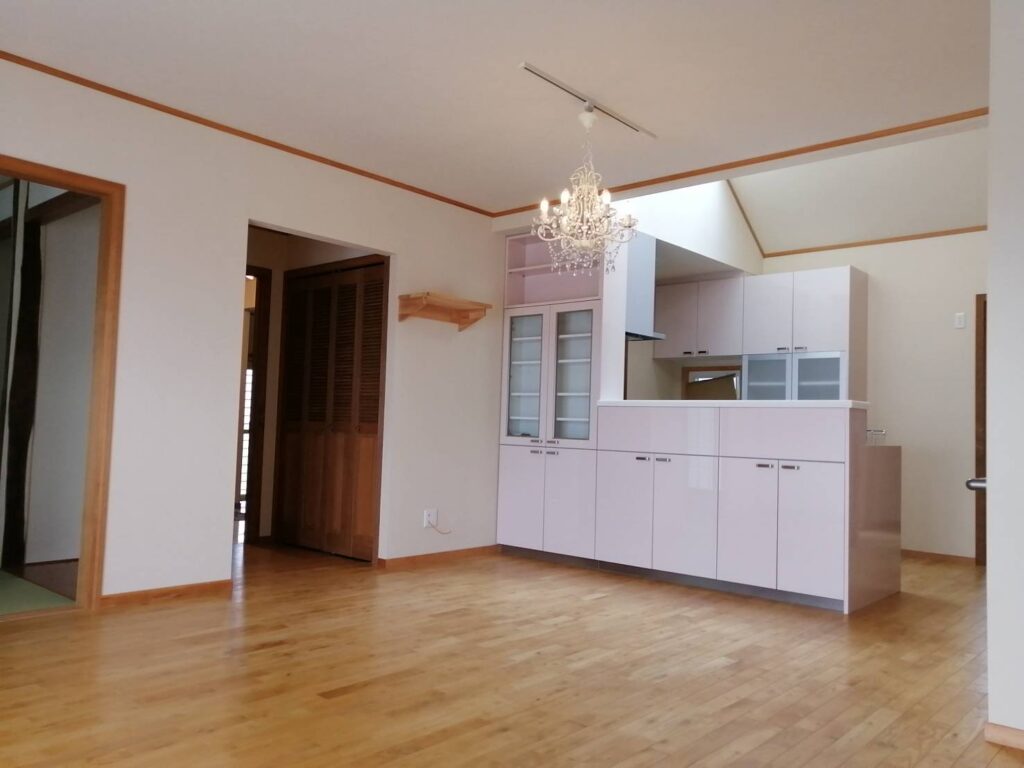 松本市神林高田の大きな中古住宅(リビング