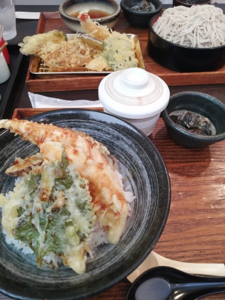 美味しい天ぷら「幸たろう」さんの鳥天丼