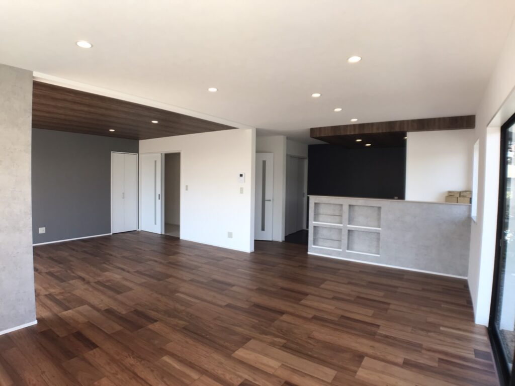 島内中古再生住宅(リビング)