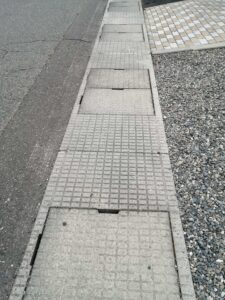 敷地の前に水路がある物件の購入は慎重に