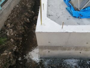 地味ですが基礎の補強方法のひとつです。