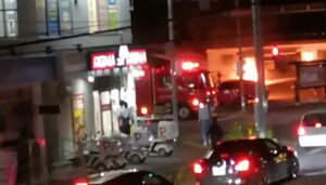 車の炎上が間近で発生いたしました。