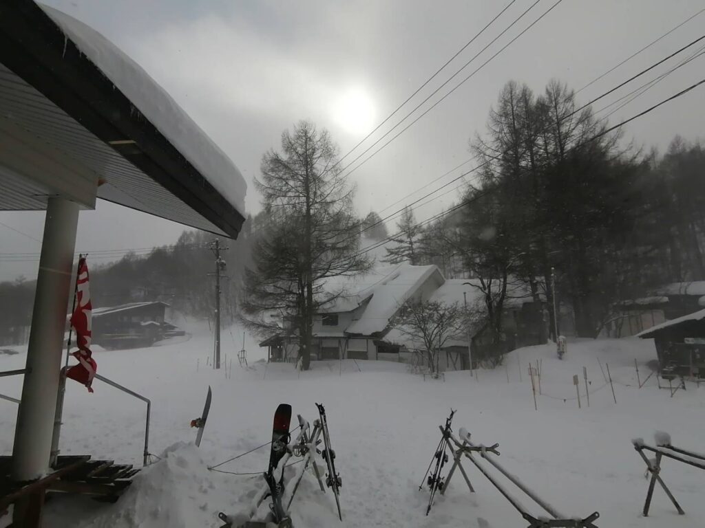 猛吹雪の乗鞍高原スキー場