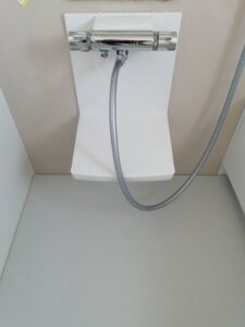 物件案内の最中に水のトラブルが発生していました。