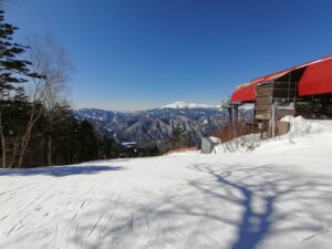 地元に愛される、昔ながらの庶民的なスキー場と思っていましたが