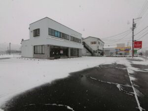 空き店舗が目立つ沿道は寂しいもんですね