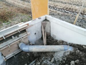 お隣さんの排水管などが敷地内を通っている場合の対処方法って