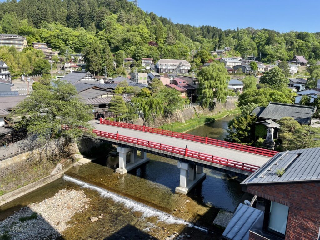 宮川に架かる赤い中橋