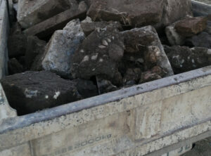 土地売買での地中埋設物は誰が片付けるのか